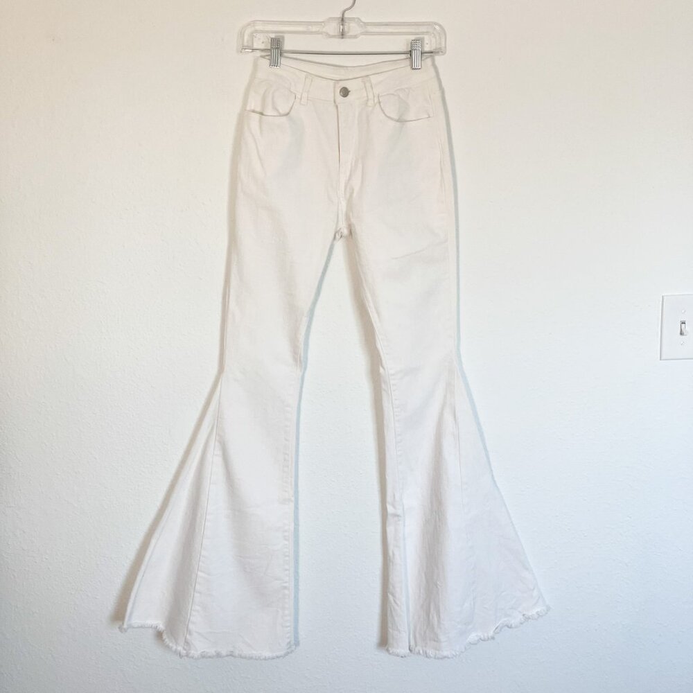 Altar'd State Mid Rise Flare Bell Bottom White Stretchy Jeans Size Small - Picture 1 of 10